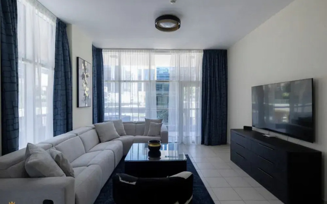 Large Modern 1-Bedroom in Bay Square 9