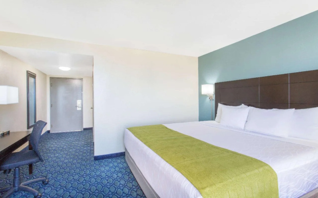 Days Hotel Oakland Airport-Coliseum