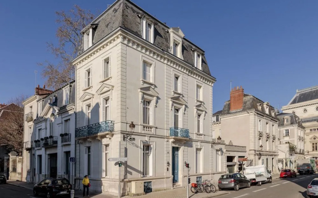Frenchdoor Tours Corneille