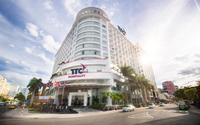 Отель TTC Hotel Premium – Michelia Вьетнам, Нячанг - 1 отзыв об отеле, цены и фото номеров - забронировать отель TTC Hotel Premium – Michelia онлайн вид на фасад