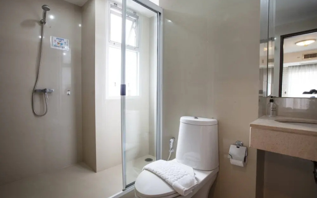 4A - 2 Bedroom Downtown Apartment With Shared Pool