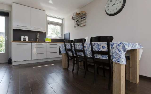 Welcoming Holiday Home in Grou Near River