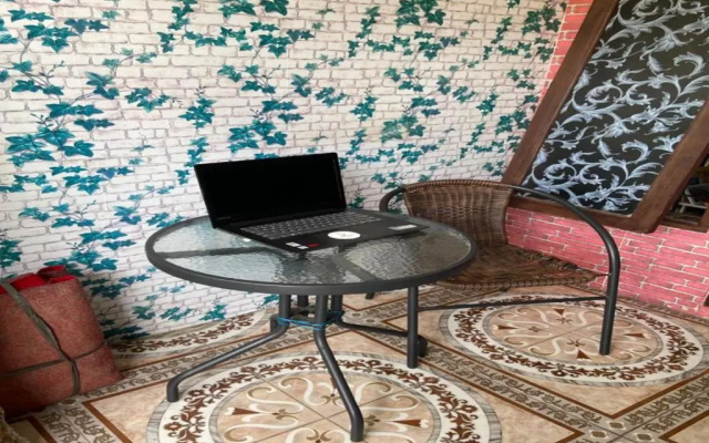 SPOT ON 91616 Kharisma Guest House