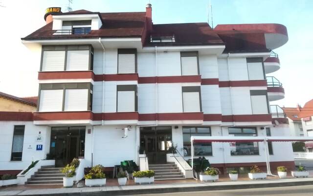 Hotel Cándano вид на фасад