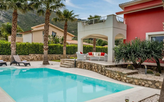 Villa Jacqueline con Piscina Privata 8 Posti Letto