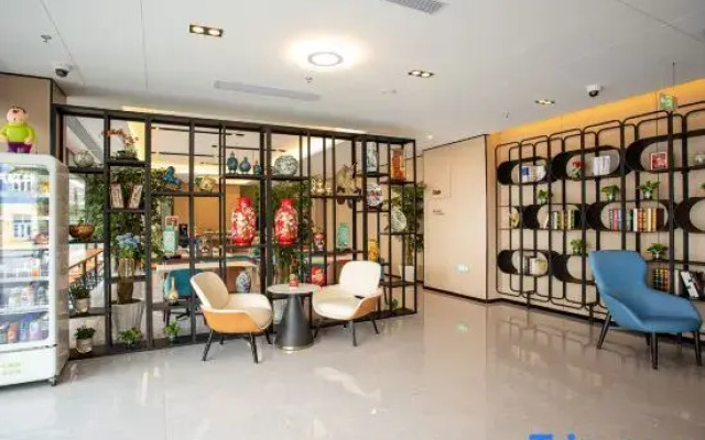 VX Hotel (Shanghai ENT Hospital Pujiang Branch)