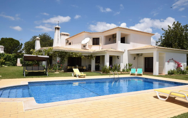 Luxurious Villa in Ferreiras with Private Swimming Pool
