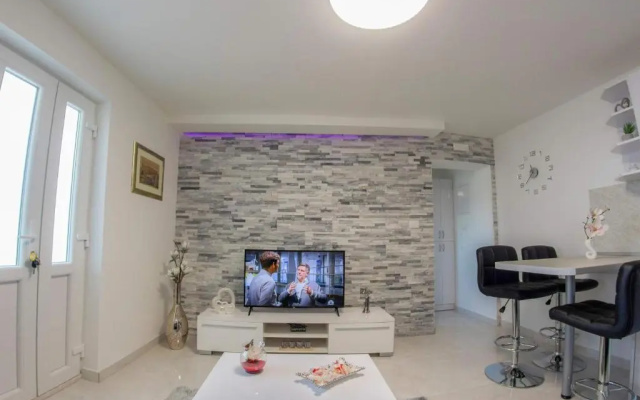 S & V Deluxe Apartments