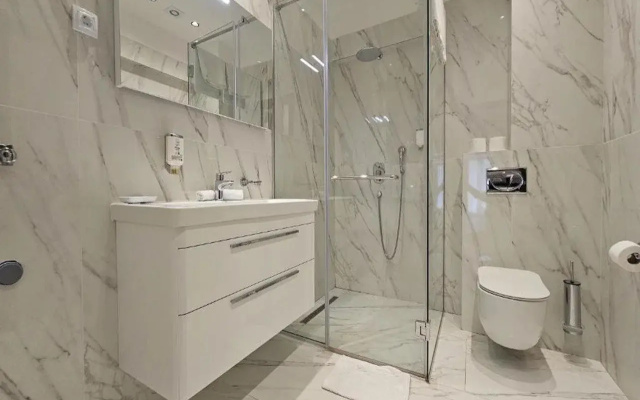 Royalis Suites