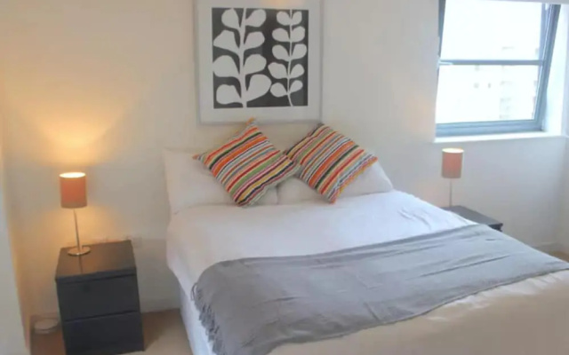 2 Bedroom Flat In Limehouse