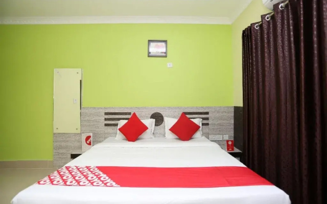 OYO 24317 Aditya Guest House 3