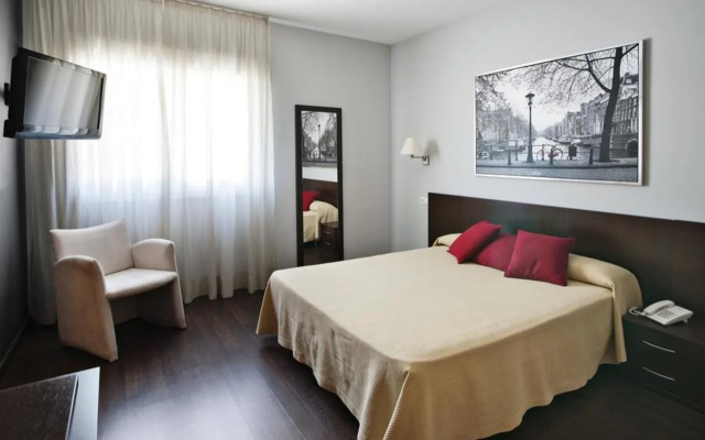 Hostal T4