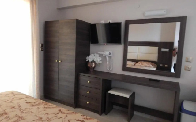 Lyristis Apartments Plus