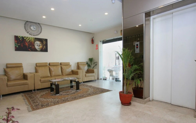 OYO 7463 Leo Suites