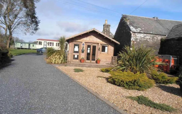 Caravan - Sleeps 4 - Pet Friendly - Parking