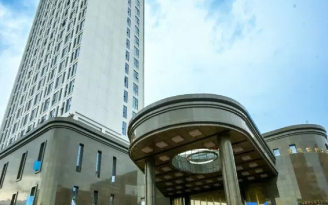 Lvbao Yinhe Hotel
