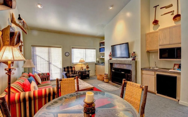 Queen Esther Condominium by Alpine Ski Properties