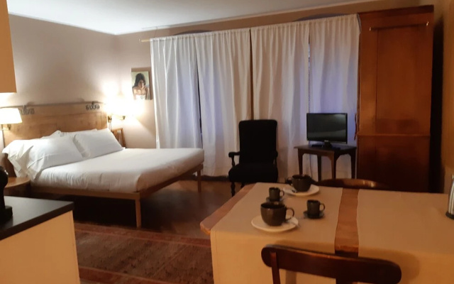 S. Trinità 18, Suites & Rooms