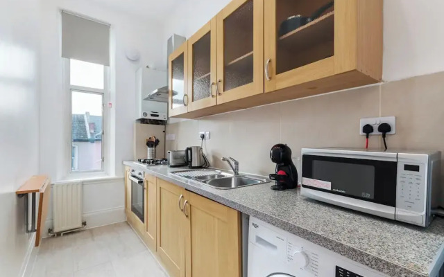 City Apartment - Sleeps 4 & Free Parking