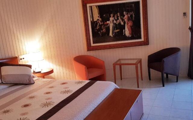 Hotel Ampuria Inn
