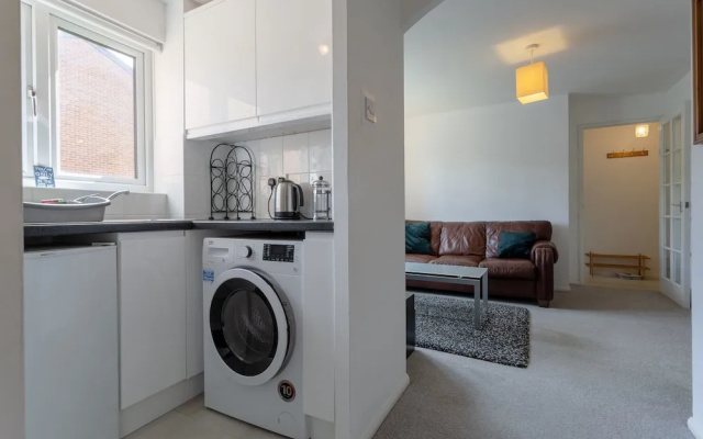 1 Bedroom Apartment Near Surrey Quays