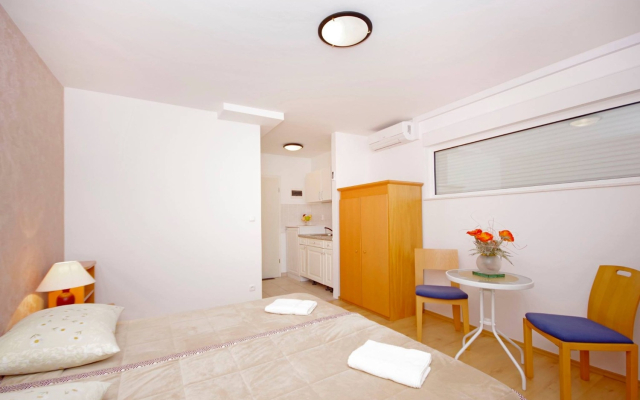 Studio apartment JaVi - free private parking: SA2 Trogir, Riviera Trogir