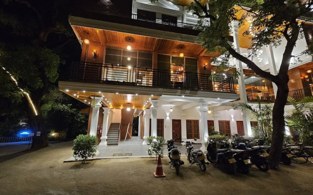 J Hotel