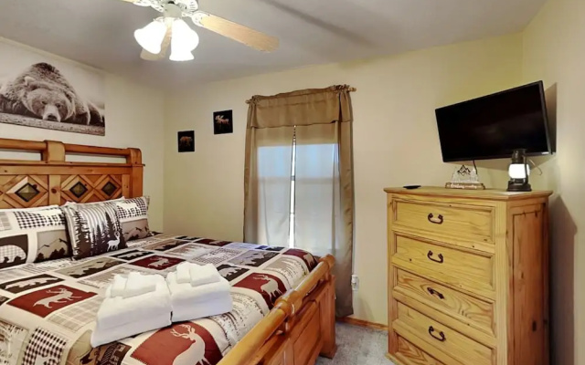 4 Bears 1 Cave by Ryson Vacation Rentals