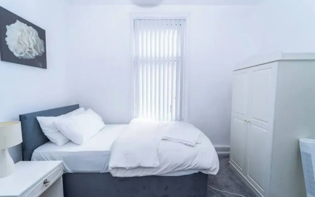 Charming Victorian Home in Heart of Leicester