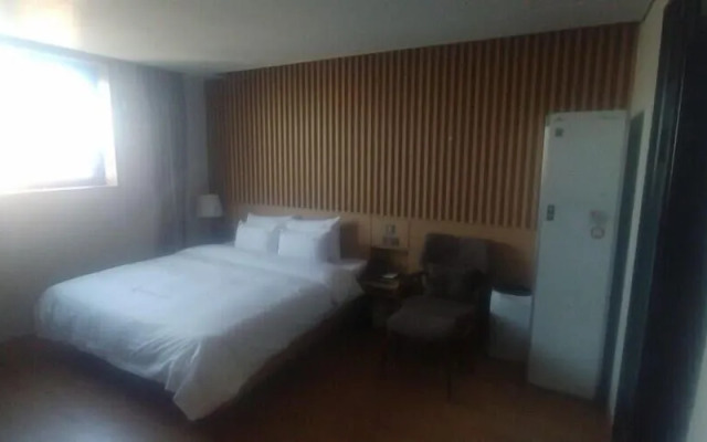 Central Hotel