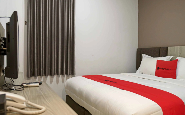 RedDoorz Plus @ Kemayoran 2