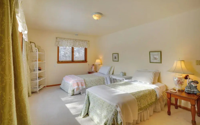 15 Mi to Downtown Minneapolis: Retreat on 5 Acres