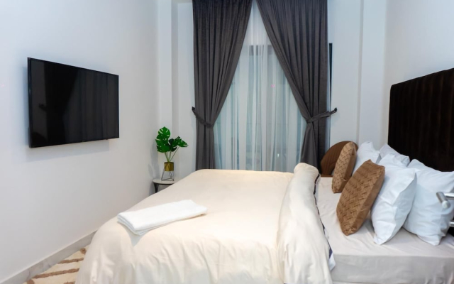 Peravi Suites at The Essence