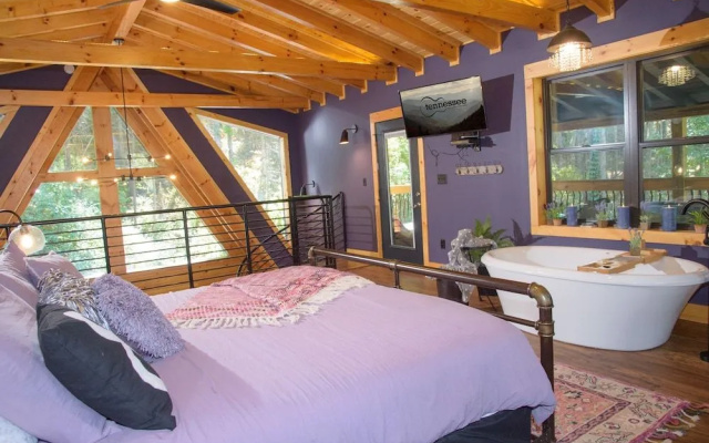 Whispering Waters 1 Bedroom Cabin by Redawning