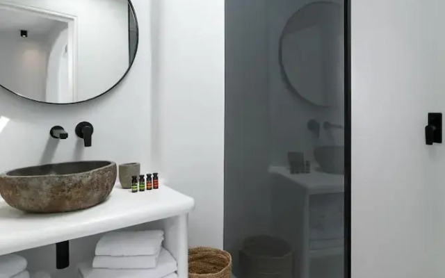 Luxury Key Mykonos 5 Bed Villa Black Royal Psarou