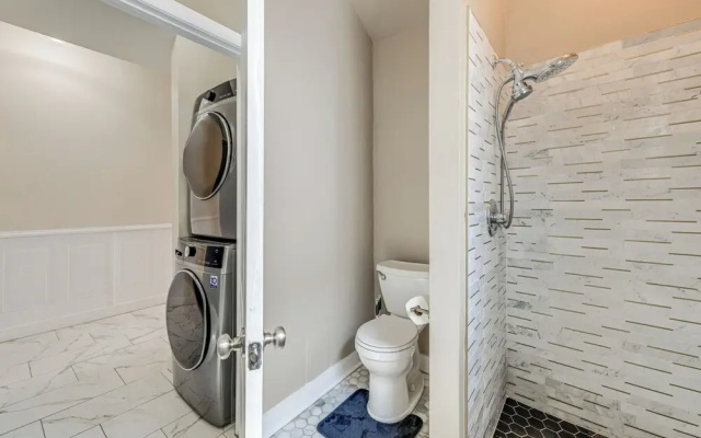 Downtown Richmond Retreat Near Financial District