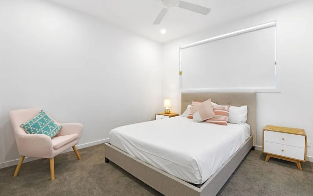 Gold Coast Private Villas - Waterfront Villas