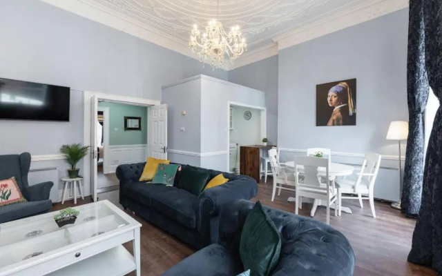 4 Poster Luxury Georgian Apartment