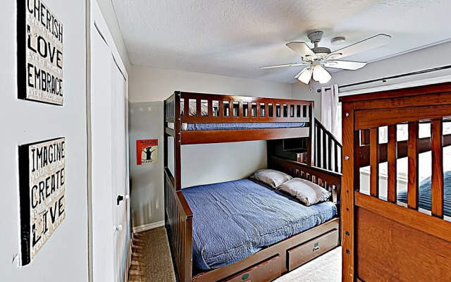 933scdue 3 Bedroom Condo