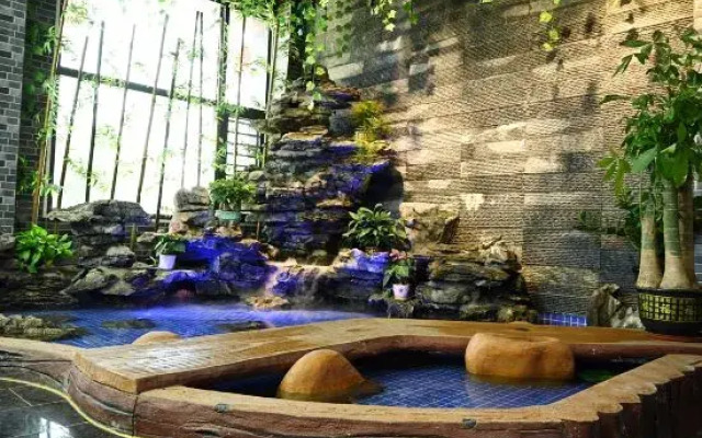 Yizhang Xinsheng Hot Spring Hotel