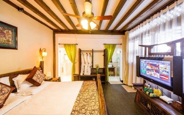 Lijiang Yunjin Yaju Courtyard Hotel