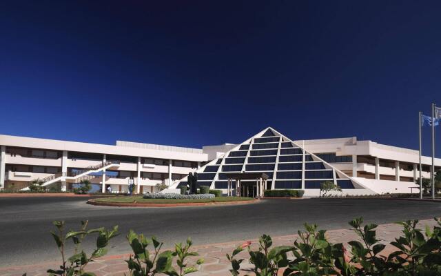 Отель Pharaoh Azur Resort Египет, Хургада - 6 отзывов об отеле, цены и фото номеров - забронировать отель Pharaoh Azur Resort онлайн вид на фасад