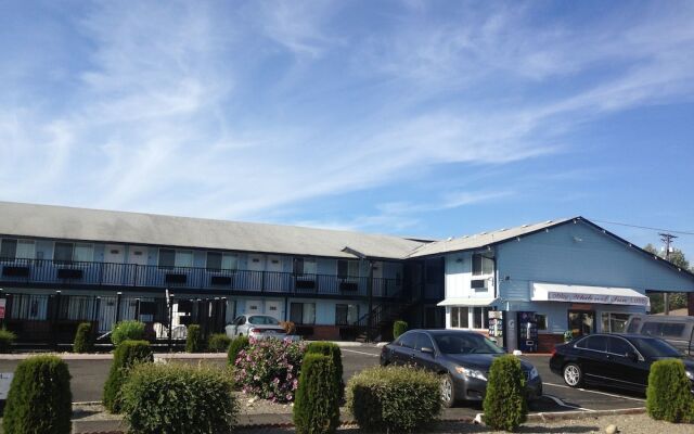 Отель Travelodge by Wyndham Tacoma Near McChord AFB США, Такома - отзывы, цены и фото номеров - забронировать отель Travelodge by Wyndham Tacoma Near McChord AFB онлайн вид на фасад