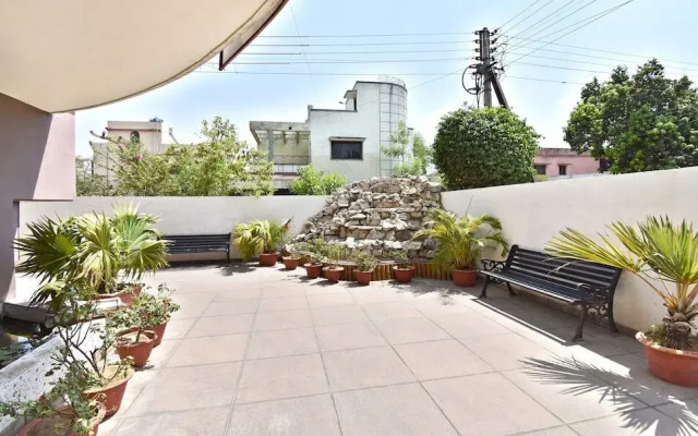 Hotel Shree Gayatri Annex by JK Rooms