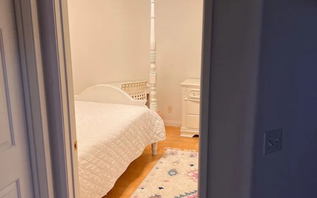 Beautiful 3 Bedroom Townhome in Irvine