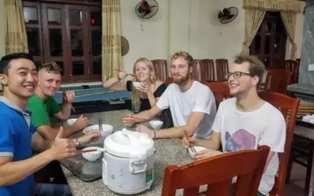 Toms Hostel