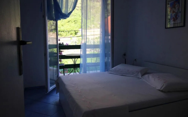 Apartments Roza 1-2