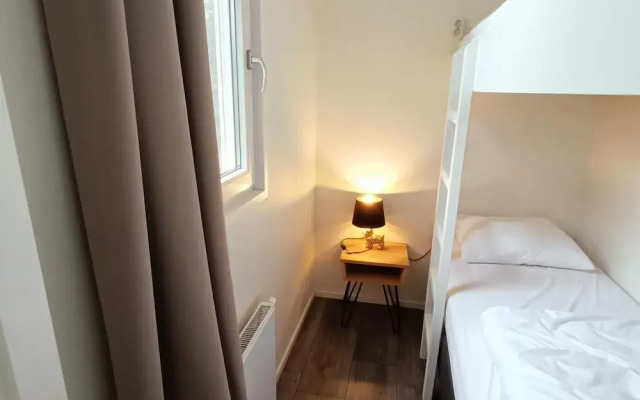 Stylish Bungalow in Hoenderloo for 6