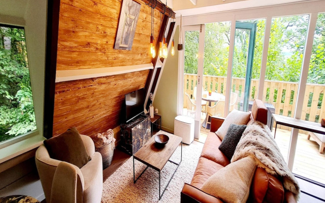 Cozy Woodland Chalet Near Durbuy