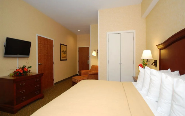Maine Evergreen Hotel, Ascend Hotel Collection